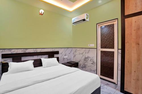 Oyo 81964 Hotel Rasuj
