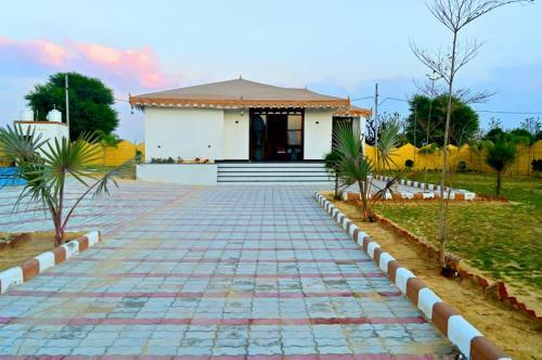 Hostal Suryansh Outhouse