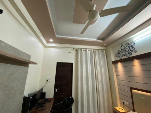 Elegant Room With Party Space