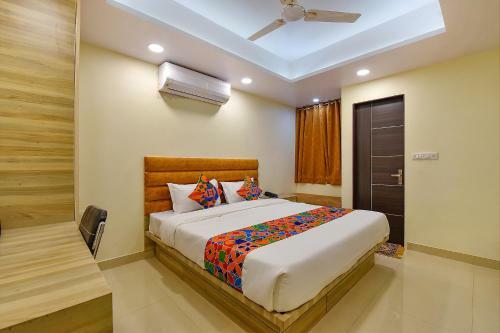 Fabhotel Pink City