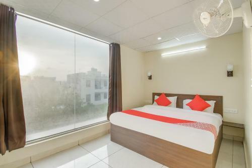 Oyo 48187 Hotel Royal Square