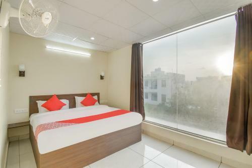 Oyo 48187 Hotel Royal Square
