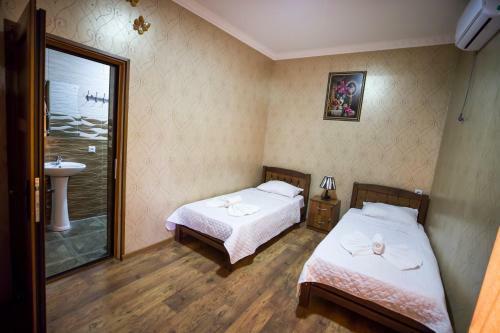 Hostal Pshavi Street Hotel