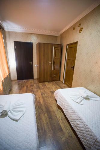 Hostal Pshavi Street Hotel