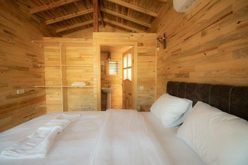 Bed & Breakfast Alpstar Camping & Restaurant