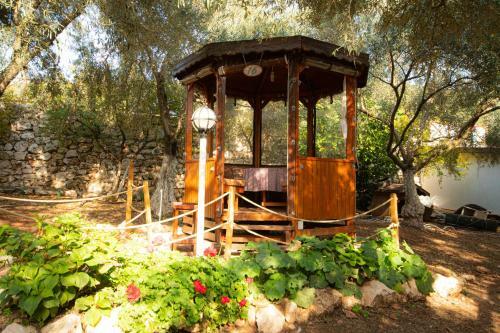 Bed & Breakfast Alpstar Camping & Restaurant