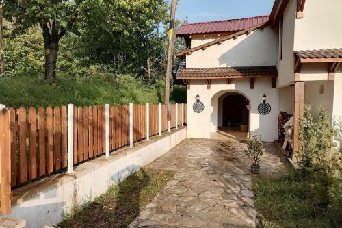 G�lc�k Eriklitepe Milli Park? Yolu �zerinde Da?evi