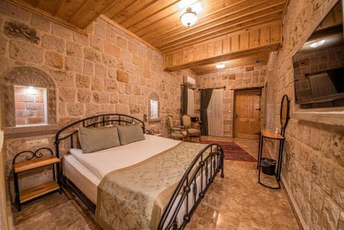 Hotel Luxury Cratus Stone Palace