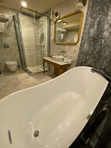 Hotel Luxury Cratus Stone Palace