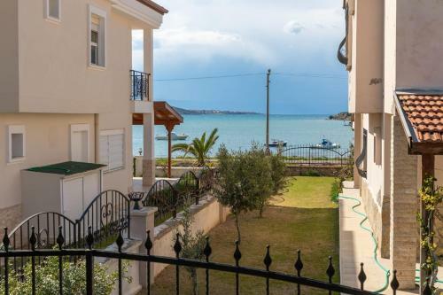 Astonishing Seafront Villa In Cesme