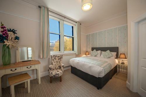 The Royal Hotel (latinos)