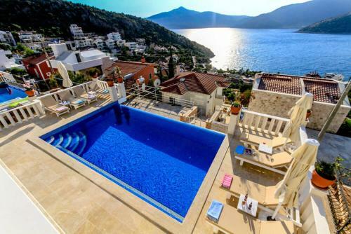 Ketchy Villa , Sleeps 14 , Infinity Pool , Wifi , Sunset