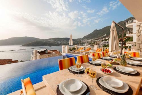 Ketchy Villa , Sleeps 14 , Infinity Pool , Wifi , Sunset
