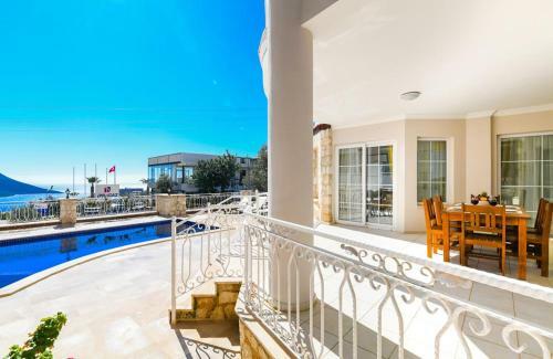 Villa White Cocoon