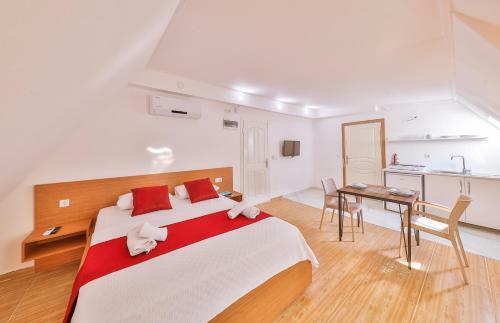 3 House Apart