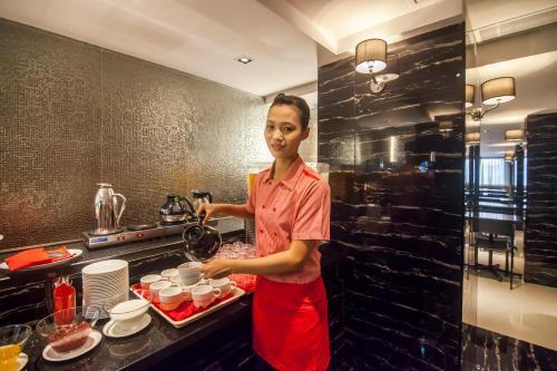 Hotel First House