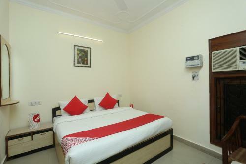Oyo Preferred 18273 Hotel Basera