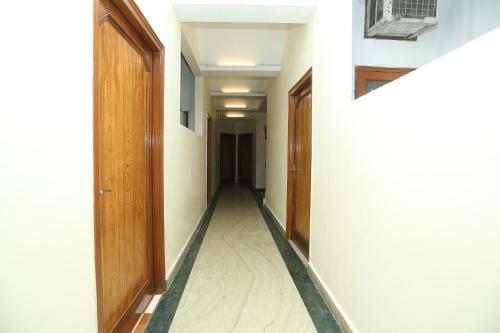 Oyo Preferred 18273 Hotel Basera