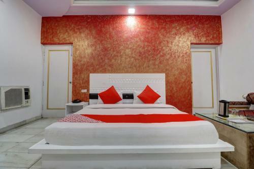 Collection O 40725 Hotel Mandakini Palace