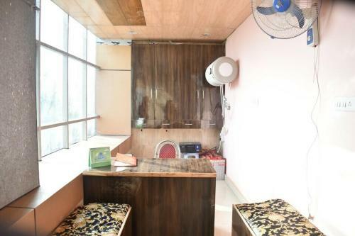 Hotel Oyo 85416 Uttam Galaxy