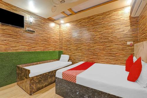 Oyo 87185 Hotel Chandel International