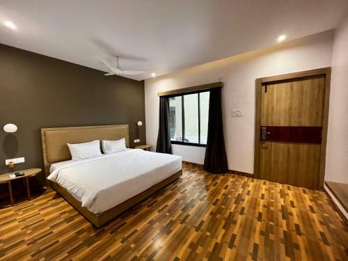 Hotel Paramount Riverfront Resort & Spa, Karjat