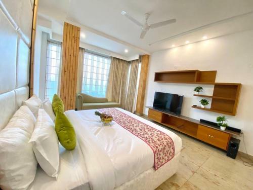 Luxury Apartment By The Viva Homes