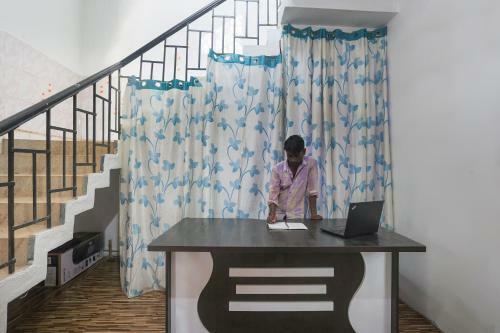 Hotel Oyo 61919 Piyush Residency