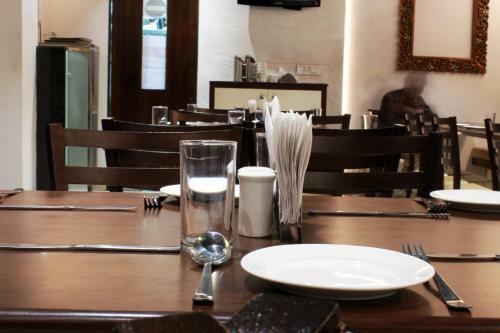 Sri Sri Executive Lodging & Hotel, Kolhapur