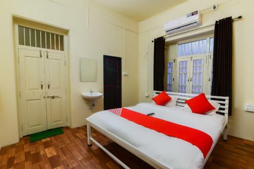 Hotel Oyo 67875 Heritage Lodging And Boarding