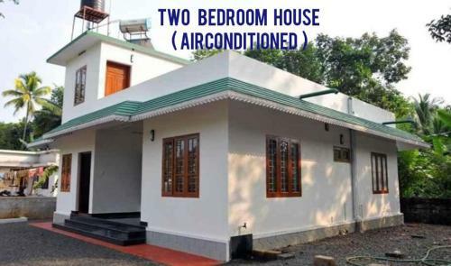Kuttickattil Gardens With Kitchen