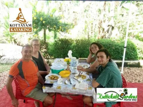 Kuttickattil Gardens With Kitchen
