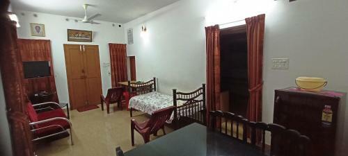 Kuttickattil Gardens With Kitchen