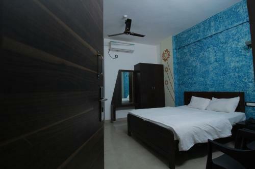 Townhouse 827 Hotel Hangouts