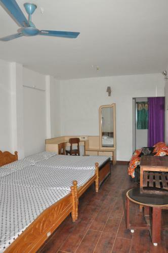Albergue White House Anandagiri