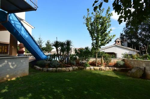 Apartment Liljana With Shared Swimming Pool