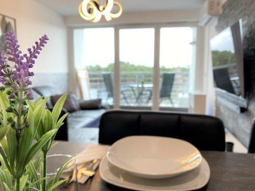 Luxury 2br! Apartment 200m To Beach +netflix!