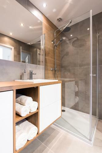 Flatbook - City Center Spa Apartments
