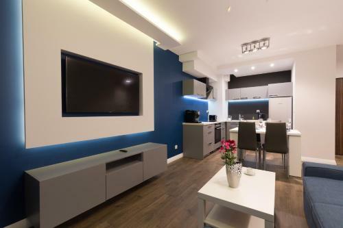 Apartlogy Aura2 78 - Experience Intelligent Living While Travelling