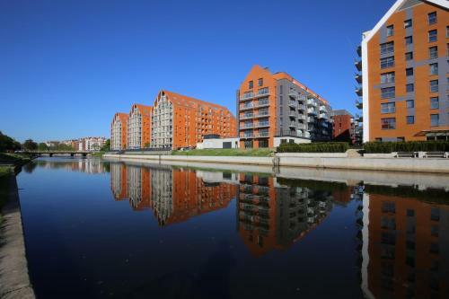Apartlogy Aura2 78 - Experience Intelligent Living While Travelling