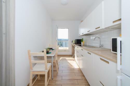 Feel Summer Vibes At 3br Panoramic View Apartment