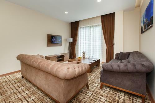 Grand Mela Hotel