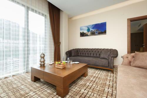 Grand Mela Hotel