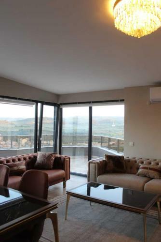 Luxury 5 Bedroom Apartment With Breathtaking Sea View