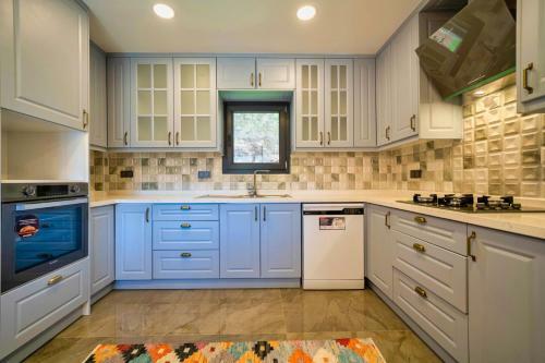 Detached Villa W/ Private Pool