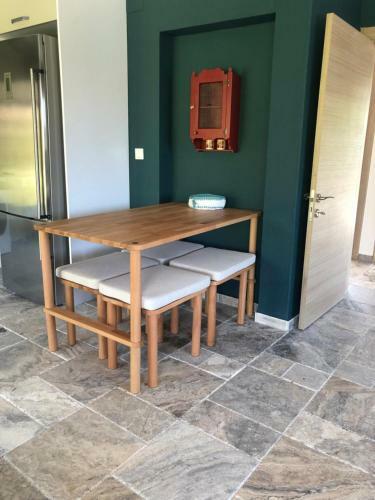 4 Ki?ilik, 800 M2 Bah�e ?�erisinde, M�stakil Ev