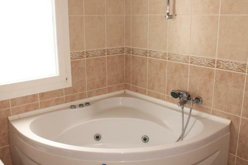 Poolside Detached Villa - 4 Floor - 6 Bedroom - Sea View - Shared Communal Pool - Ladies Beach