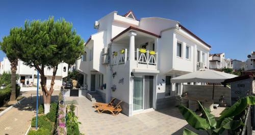 Villa Blue By The Pool, Near Sea