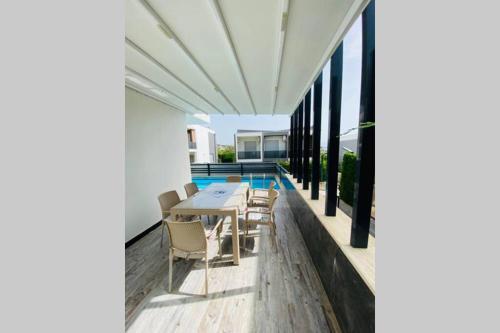 Kusadasi'nda Havuzlu L�x Villa Miray B2