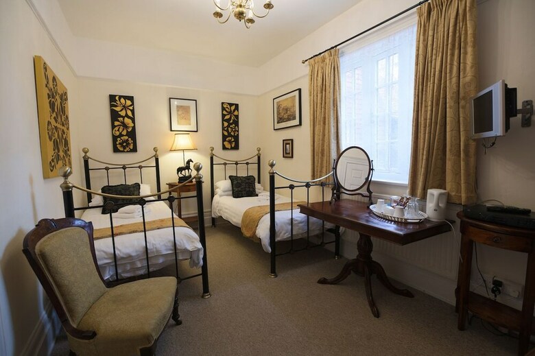 Bed & Breakfast Gothic House